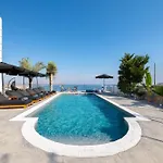 Vitzi Vista Villa *
